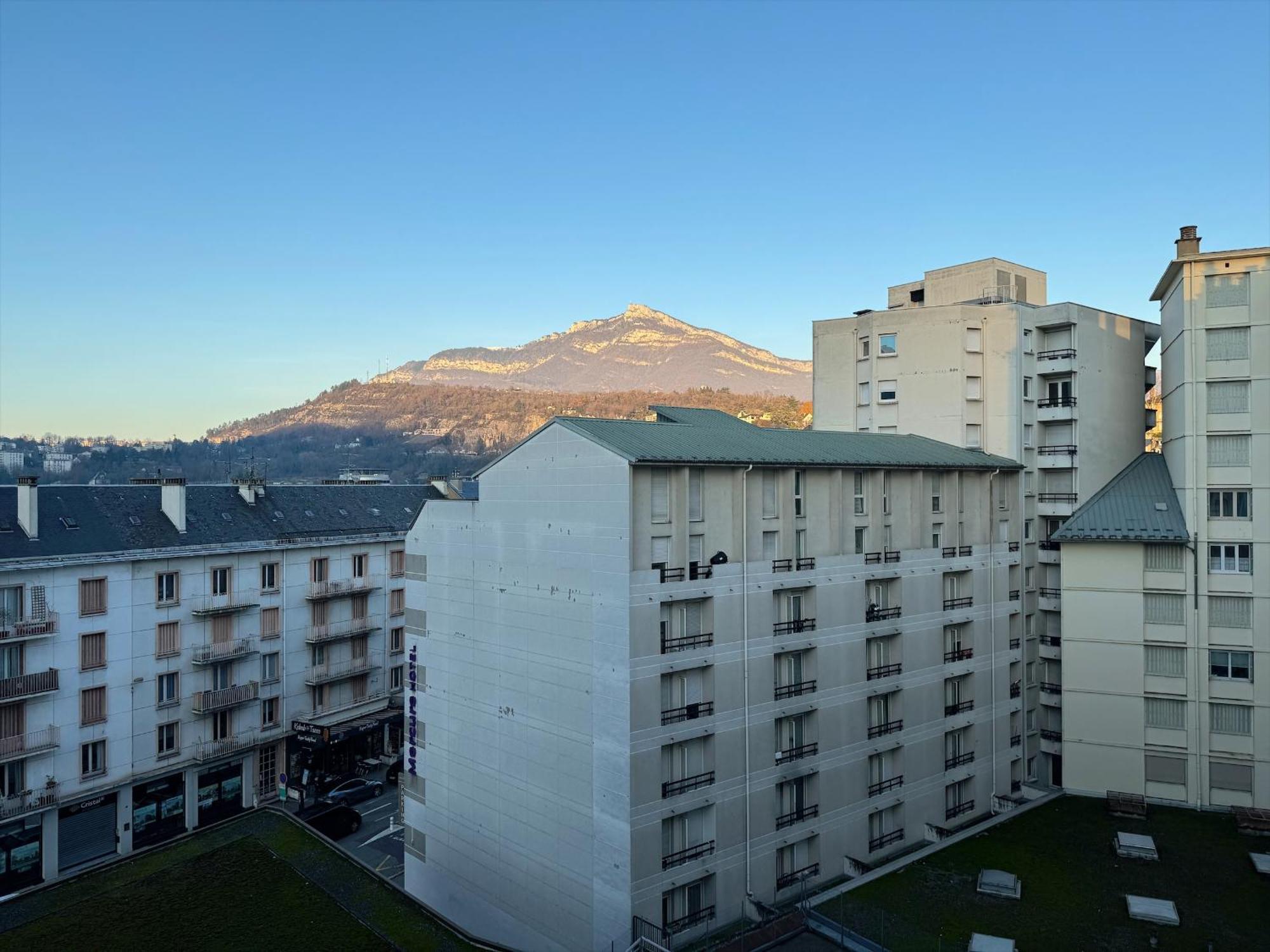 Logement Autour De Moi * * * * * Chambéry Exterior photo